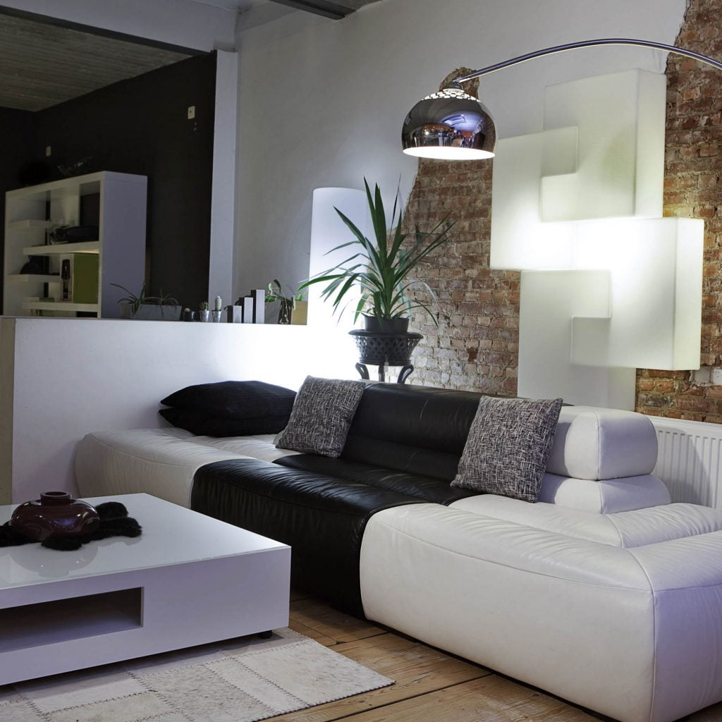 BOMBILLA LED MATEL FILAMENTO E27 FLAMA 4W FRÍA CLARA instalada